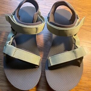 Teva Women's Universal Trail Sandal size 7 in Sage Green